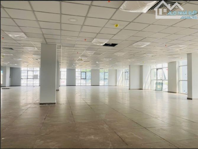 CHO THUÊ SÀN TOÀ NHÀ VĂN PHÒNG MẶT TIỀN ĐƯỜNG BỜ BAO TÂN THẮNG 500M2