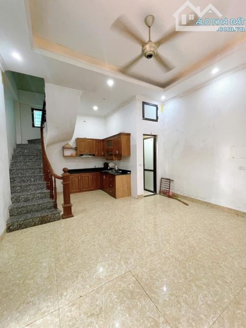 Có 9 triệu. Cho thuê nhà nguyên căn 4 tầng Lê Lợi