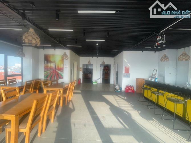 CHO THUÊ toà khách sạn phố Văn Cao siêu đẹp - giá thuê hợp lý
