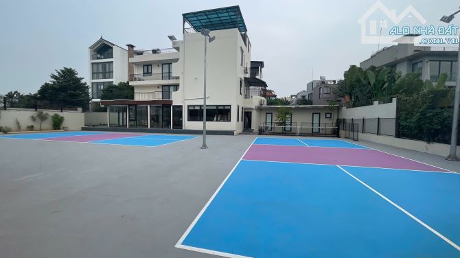 CHO THUÊ BIỆT THỰ SÂN VƯỜN 1700m2 TẠI NGỌC THUỴ -LONG BIÊN.-DT 1700M2-Ở GĐ-KD CAFE VƯỜN...