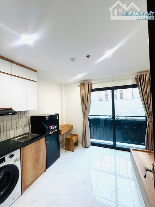 Cho Thuê CCMN 90 Hoa Bằng Cầu Giấy 25m2 Studio Cửa Sổ Ban Công Giặt Riêng Thang Máy