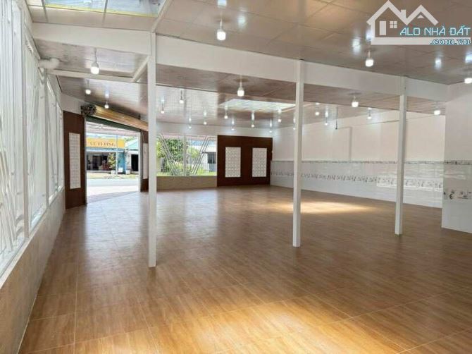 Cho nhà mới xây 150 m2 góc 2 mặt tiền khu Tân Phú 10 triệu