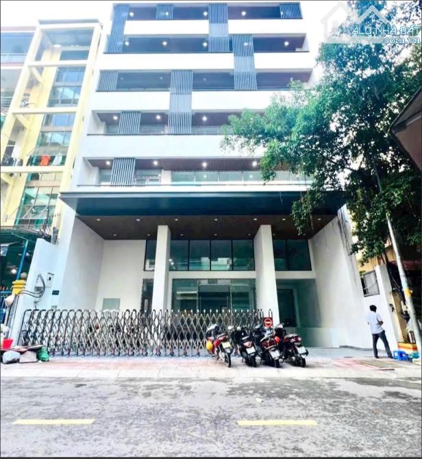 Toà nhà xây thô 1,900 m2- ngang 15m- 1 hầm+6 tầng+st- giá: 500tr/th( thương lượng )