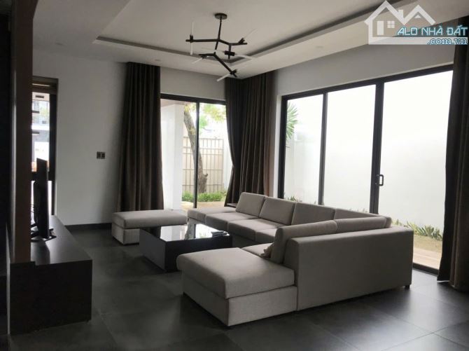 Cho thuê biệt thự 3 tầng mặt tiền Bùi Tá Hán, khu Nam Việt Á