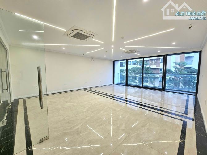 Cho thuê văn phòng tại Vũ Ngọc Phan sàn 50m2 nhà xây mới view triệu đô giá rẻ bất ngờ