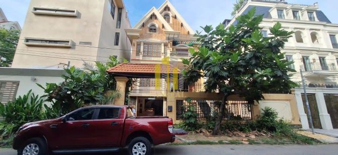 Cho Thuê Căn Biệt Thự 8 Phòng - Nguyễn Văn Hưởng - Giá 115 Triệu