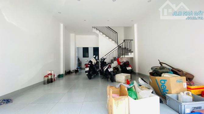 Cho thuê nhà mặt tiền đường Phạm Văn Thuận gần Vincom Biên Hoà giá 18 triệu