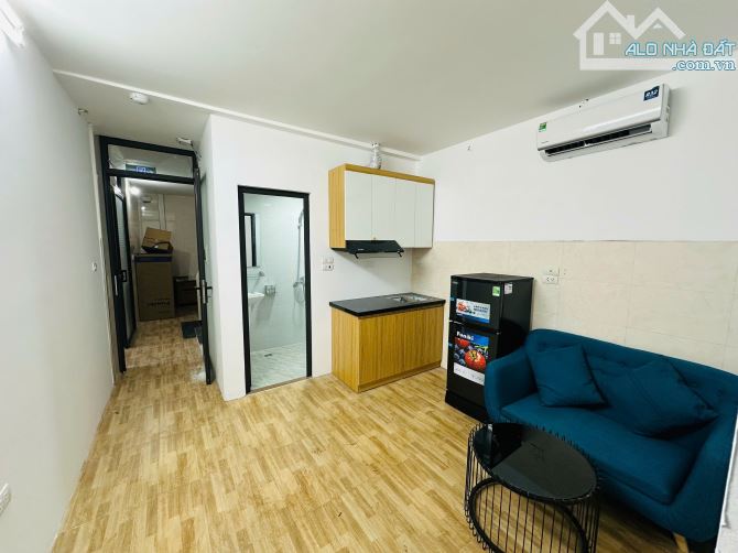 Cho Thuê CCMN Ngõ Thổ Quan Đống Đa 40 Studio 1N1K Cửa Sổ Ban Công Thang Máy Gần Chợ