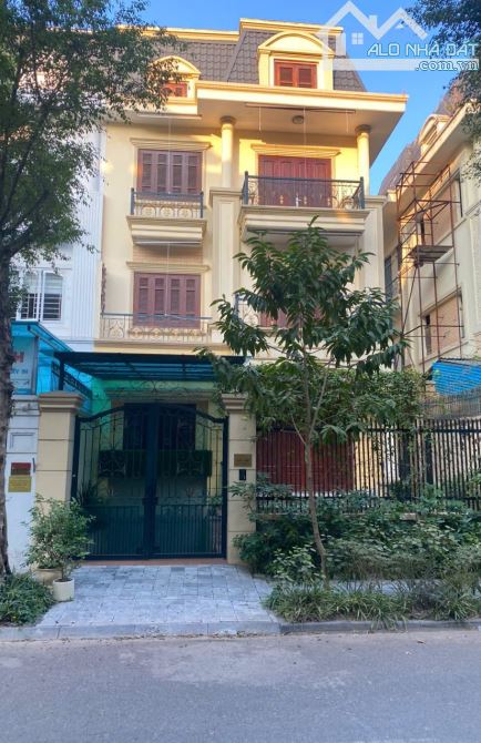 Cho thuê biệt thự KĐT Mỹ Đình - Lưu Hữu Phước. DT 200m2, 4 tầng, thang máy. vị trí đỉnh