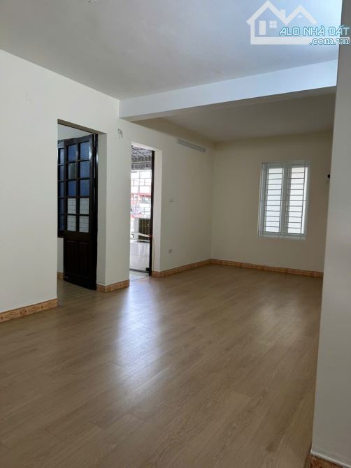 Cho thuê căn hộ tập thể K80 ngõ 376 đường Bưởi, 75m2 2 ngủ giá 8 triệu