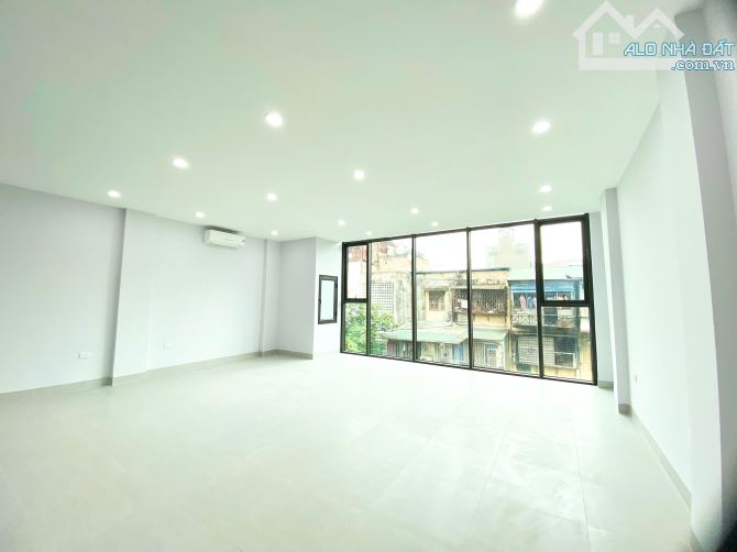 Cho thuê sàn đẹp 70m2 mặt phố Nguyễn Văn Huyên giá chỉ từ 13.5tr/tháng