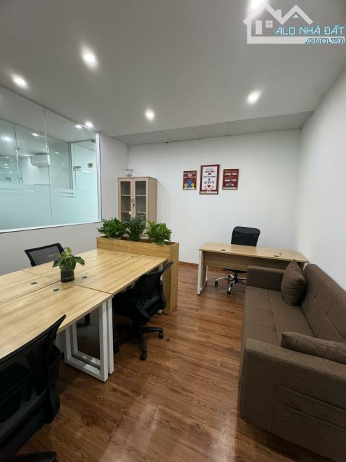 Cho thuê chỗ ngồi làm việc linh hoạt – có lễ tân – phòng họp miễn phí