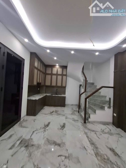 CHO THUÊ NHÀ PHỐ THƯỢNG THANH LONG BIÊN 33m, 5 TẦNG giá 10.5 triệu, 3 NGỦ GẦN TRƯỜNG CẤP 3