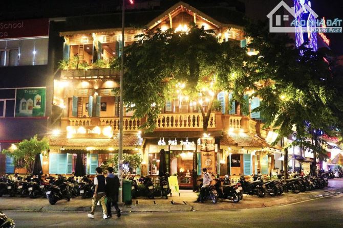 CHO THUÊ NHÀ GÓC 2MT ĐƯỜNG 2 SONG HÀNH Q2, DT 12x20M, TRỆT 2 LẦU, GIÁ 145 TRIỆU
