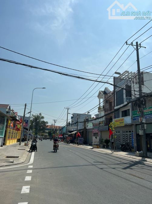 Bán kho 3700m2 đường Phạm Thị Giây: 26x140m.