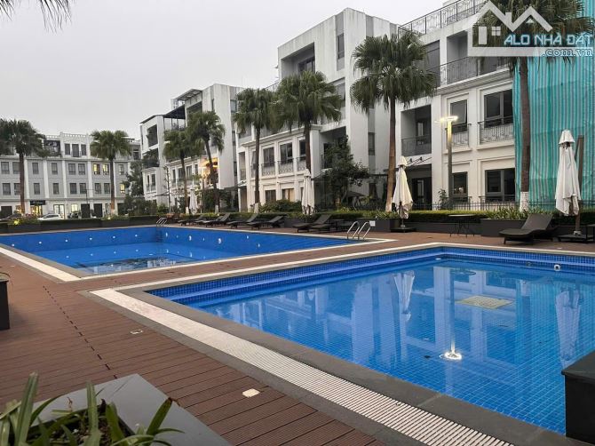 Cho thuê biệt thự The Manor Nguyễn Xiển, Thanh Xuân 200 mét 4 tầng thang máy đầy đủ đồ
