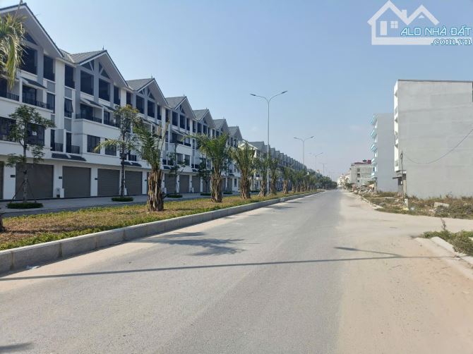 Đất Hinode- Lai Xá 88m2 - MT7.5m, vỉa hè KD, 2 ô tô tránh, giá 12.2 tỷ
