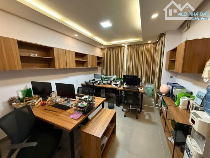 MT Hoa Lan, Phú Nhuận. DT 8 x 18, hầm 3 lầu, giá 55 tr
