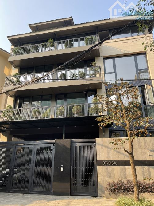 Cho thuê liền kề tại Nguyễn Tuân . DT : 95 M * 5 Tầng . MT :7 M . Thông sàn .Nhà Mới.