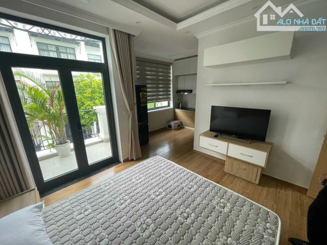 Cho thuê nguyên căn 5 tầng tại Văn Cao 100m2,5 tầng,7 ngủ thang máy, 30triệu