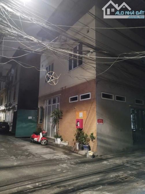 Cho thuê nhà phố Vũ xuân thiều 45m, 3 tầng ,8 triệu 2 PN , full NT, vừa ở vừa làm VP