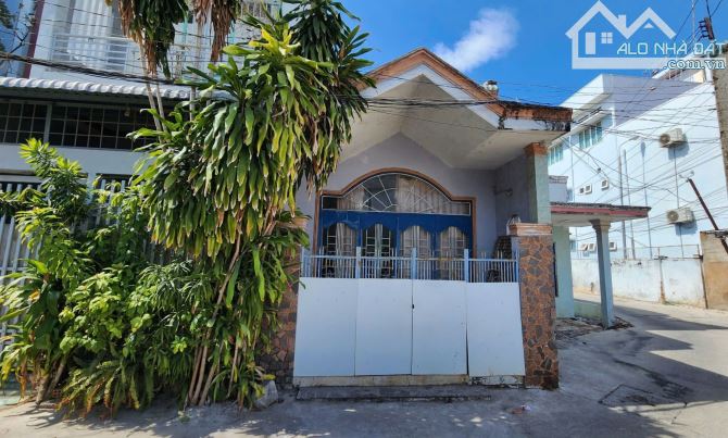 Cho thuê nhà kế bên Coopmart Phan Thiết, vị trí trung tâm, nhà thoáng rộng dọn vào ở ngay