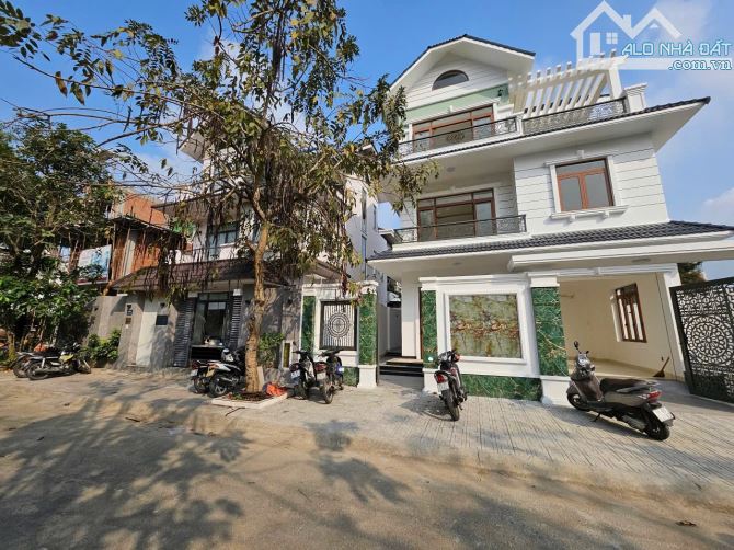 Biệt thự 12 x 18 KDC Hưng phú vừa mới xây xong