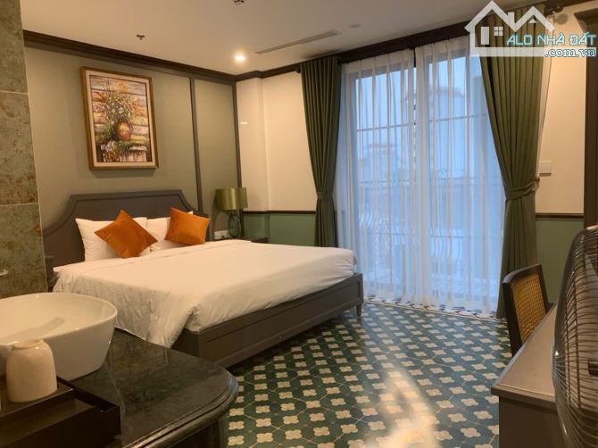 Cho thuê khách sạn phố Giang Văn Minh Lê Hồng Phong 45p, gần Lăng Bác