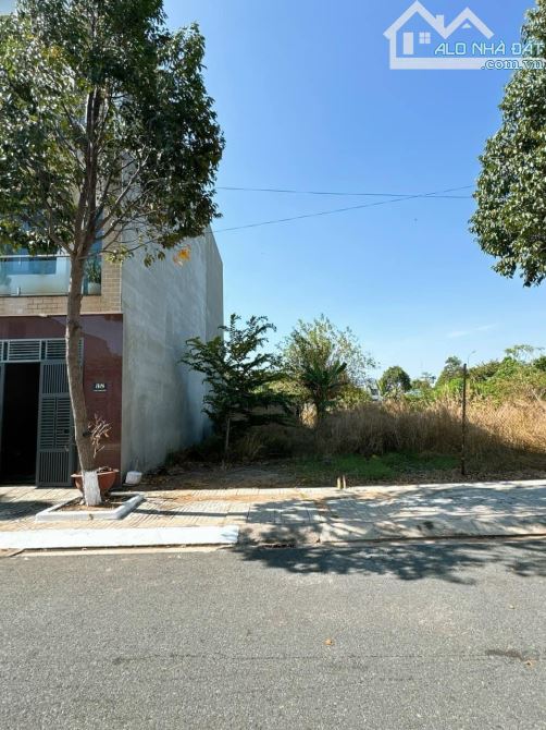 Đất ngộp cần bán gấp 260m2 đường Hà Huy Giáp giá 1tỷ8, cách TTTM Vincom 2phút
