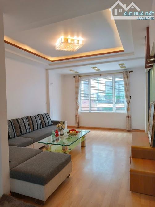 C.H.O T.H.U.Ê N.H.À đường Văn Cao, 54m2, 5 tầng, 4 ngủ full 18 triệu