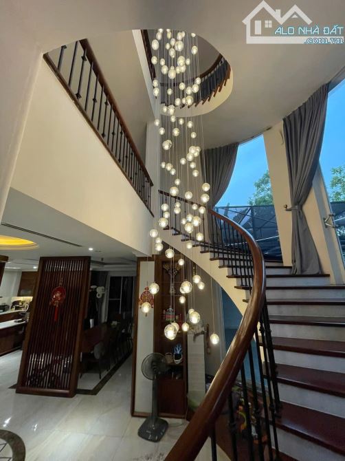 CHO THUÊ GẤP BT LÊ ĐỨC THỌ MỸ ĐÌNH- DT 205MX4T, MT 12M+ VỈA HÈ RỘNG, LÔ GÓC 2 MẶT ĐƯỜNG, G