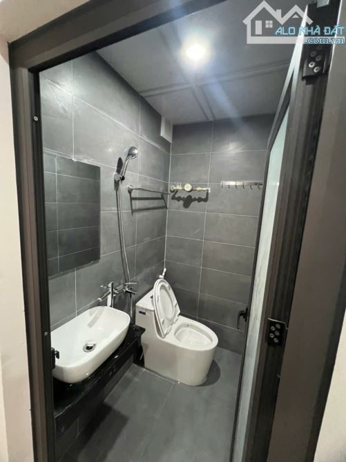 Cho Thuê CCMN Ngõ 17 Tạ Quang Bửu Hai Bà Trưng 20m2 Studio Cửa Sổ Thang Máy Gần Chợ
