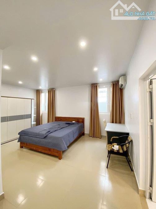 Cho thuê nhà 10 ngủ tại Văn Cao, 120m2, 4,5 tầng, 50 triệu