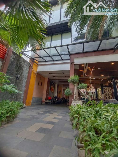 Cho thuê mặt tiền kinh doanh - có sẵn mô hình quán cà phê rộng hơn 2.000m2