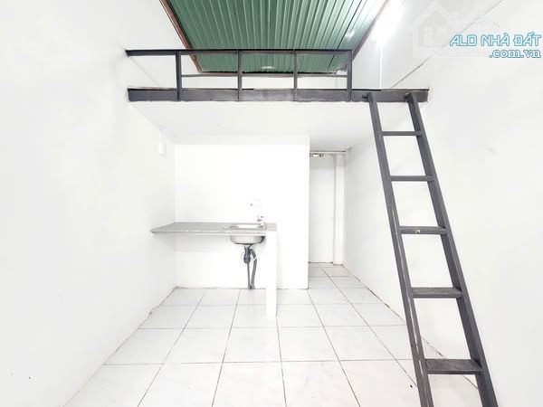 Phòng Mới Ngay Cổng ĐẠI HỌC KINH TẾ LUẬT Sát Làng Đại Học giá 2tr2 AN NINH