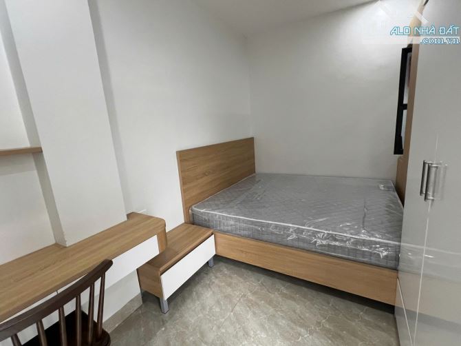 Cho Thuê CCMN 105 Cầu Giấy 65m2 1K1N Ban Công Giặt Riêng Thang Máy Full Nội Thất Gần Chợ