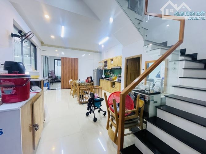 Bán nhà 3 tầng sân vườn Nguyễn Tri Phương, Hải Châu, DT lớn 230m2 nở hậu chỉ 23 tỷ