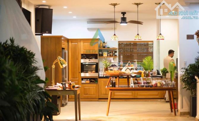 CHO THUÊ BIỆT THỰ ĐƯỜNG NGUYỄN HỮU THÔNG - 300 M² - 12 PN - GIÁ 100 TRIỆU
