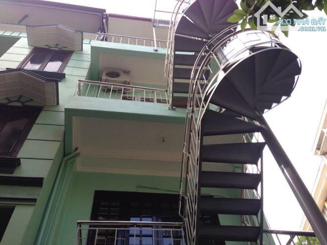 Cho thuê căn hộ tầng 4 đủ tiện nghi phố Tạ Quang Bửu, Lê Thanh Nghị