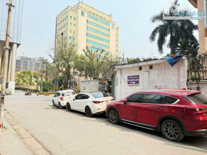 Cần bán đất thổ cư sổ đỏ chính chủ tại khu phố Láng Hạ, Ba Đình, Hà Nội