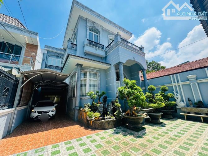 Nhà bán cách đường Phạm Văn Thuận chỉ 200m gần Vincom Biên Hòa sổ hồng 262m2 giá 11 tỷ