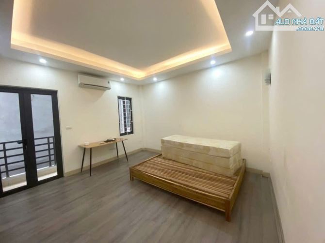 Cho thuê nhà phố Ngọc Thụy Long Biên 10 triệu, 5 tầng, 3PN, full NT, Ô TÔ