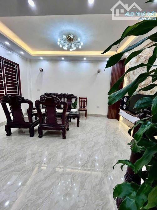 Cho thuê nhà Tân Khai diện tích 35m2 5 tầng