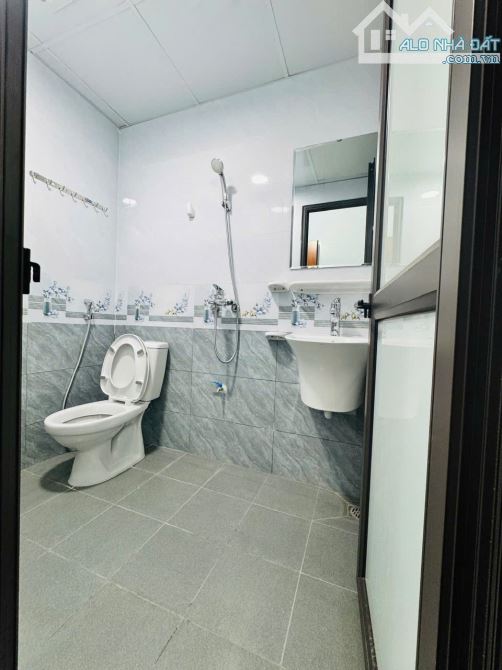 Cho Thuê CCMN 32 Đỗ Đức Dục Nam Từ Liêm 40m2 1N1B Cửa Sổ Ban Công Thang Máy Trống 23 Phòng