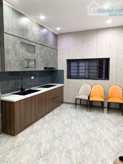 Cho thuê nhà ngõ Đại La diện tích 45m2