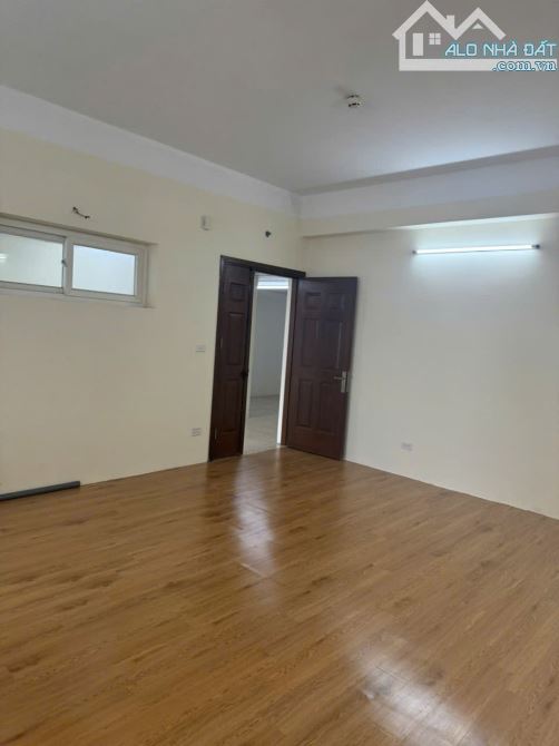 Cho thuê căn hộ toà 30T Nam Trung Yên 70m 2 ngủ đồ cơ bản 11 triệu/tháng