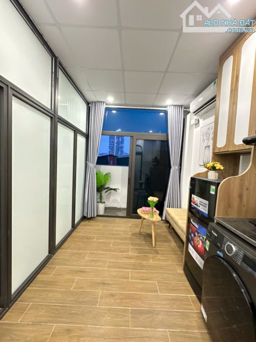 Cho Thuê CCMN 89 Phạm Văn Đồng Cầu Giấy 25-30m2 1K1N Gác Xép Cửa Sổ Ban Công Giặt Riêng TM