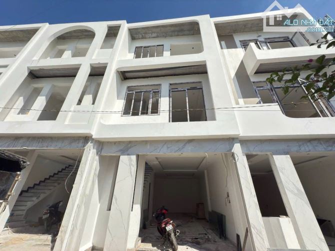 HẺM NGUYỄN KHUYẾN TRUNG TÂM TÂN LỢI, cách Nguyễn khuyến 40m, vài bước chân ra tới tiện ích
