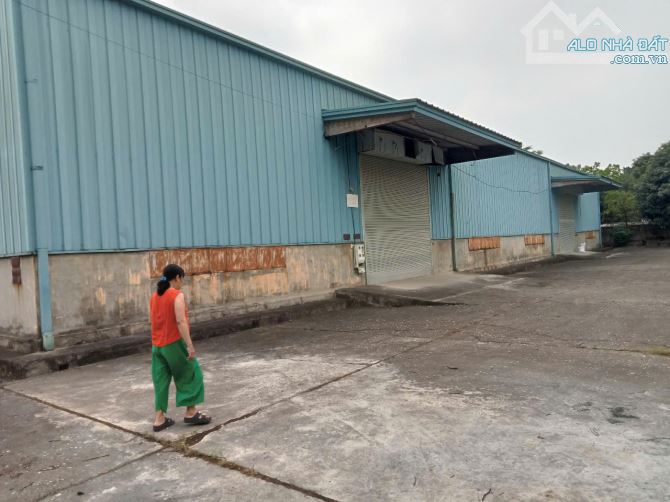 cho thuê kho tai trại gà phúc diễn nam từ liêm DT. 2.100m kho zamil cao 9m xe contair vào