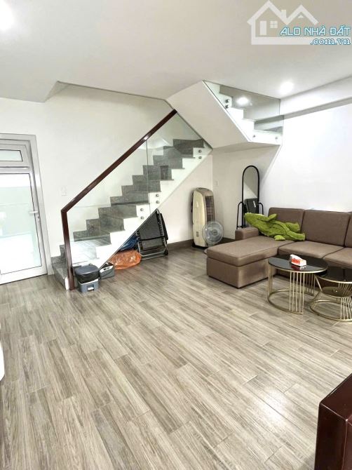 Bán nhà 3.5 tầng cạnh Chợ Mới, Hải Châu, vừa ở vừa kinh doanh quá tuyệt chỉ 8.x tỷ